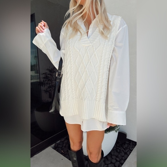 SHOW ME YOUR MUMU Banks Button Down Shirt In White Poplin - Picture 7 of 11